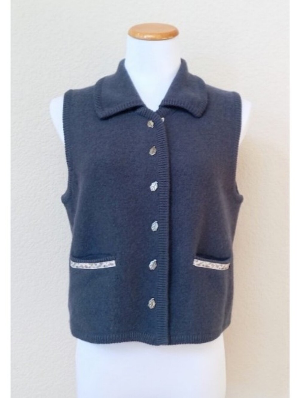 Woolrich vintage 100% wool dusty blue sleeveless knit sweater vest with collar